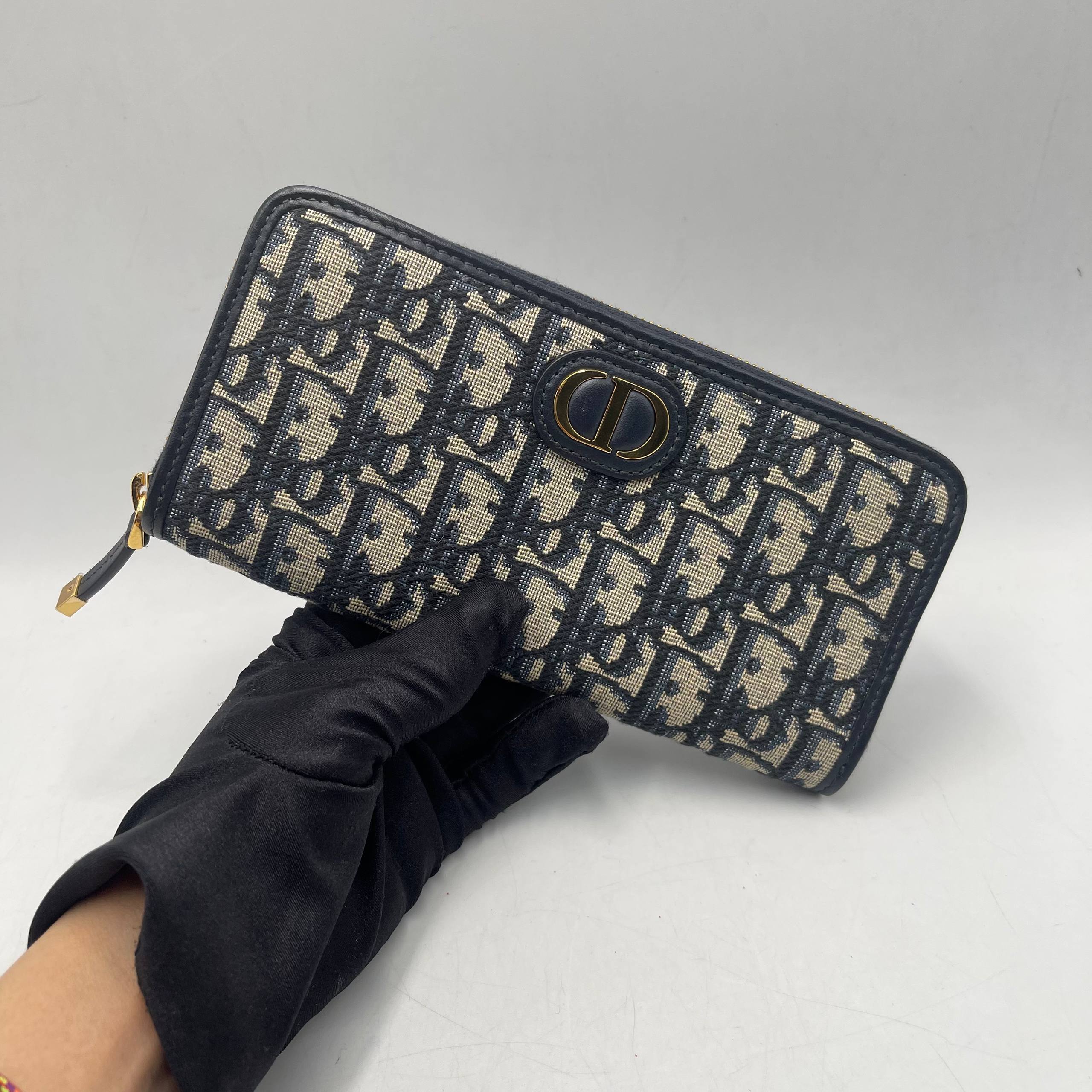 Dior 30 Montaigne Voyageur Long Wallet