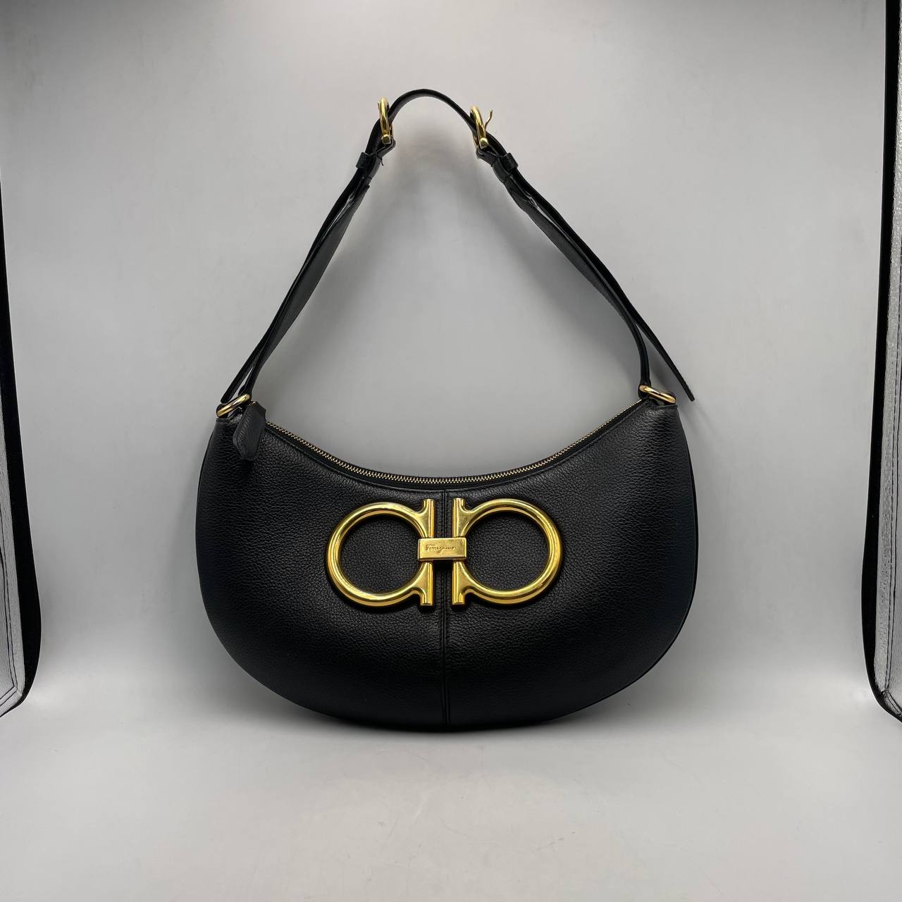 FERRAGAMO ICONIC GANCINI HOBO BAG, AU/21 2885, LEATHER