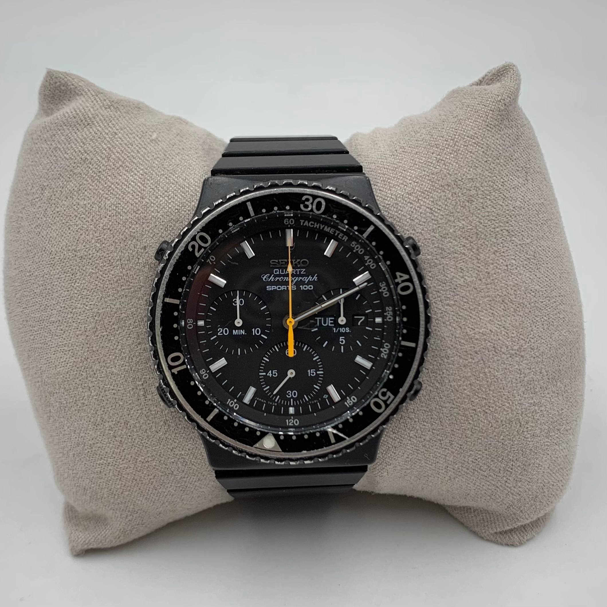 Seiko Vintage Quartz Chronograph Sports 100 Watch, VINTAGE 7A38 7080, Vintage Professional Quartz Chronograph series